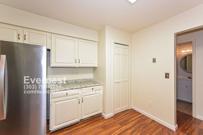 Building Photo - 2-Bedroom Home with Modern Amenities and C...