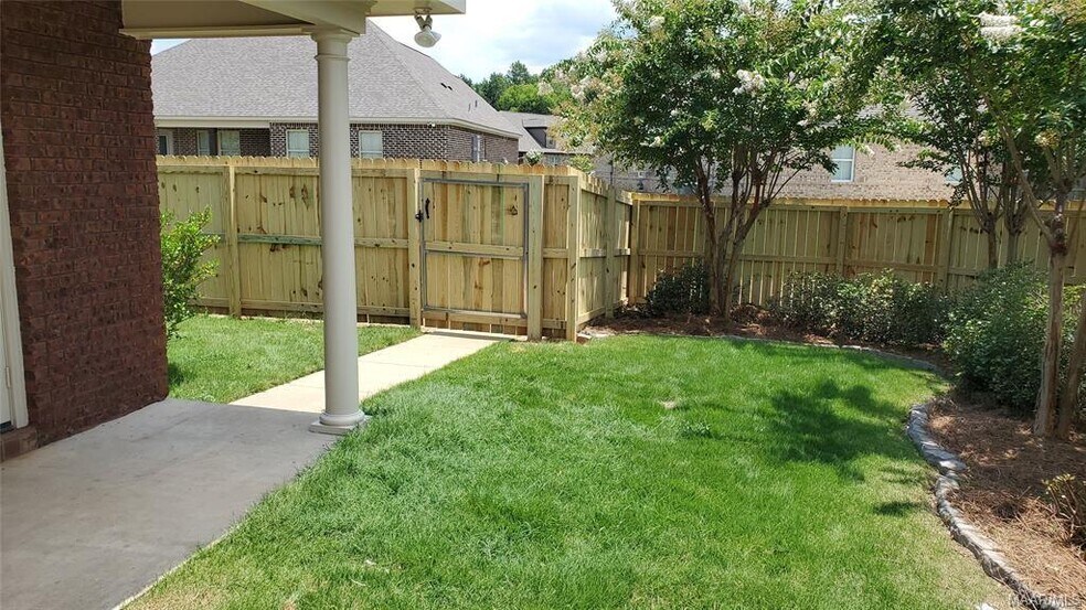 Building Photo - 8740 Lindsey Ln