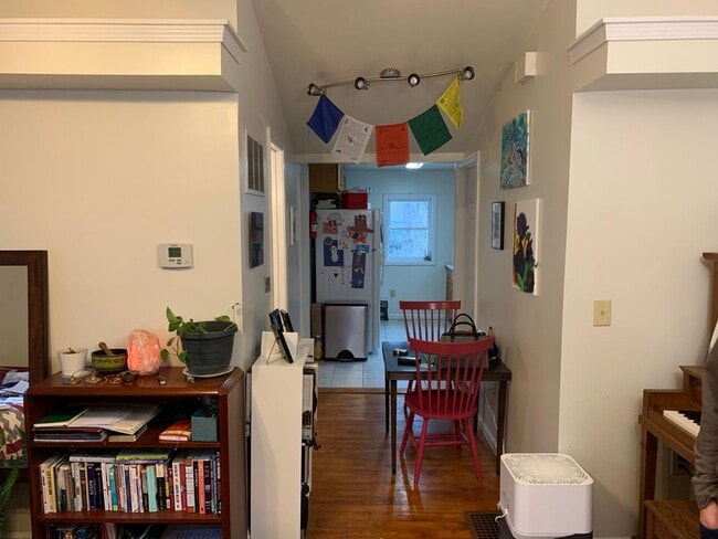 Building Photo - 1 bedroom, 1 bath home - Available August 2026!