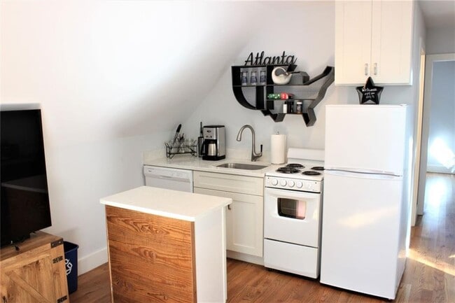 Primary Photo - 644 Brownwood Ave SE