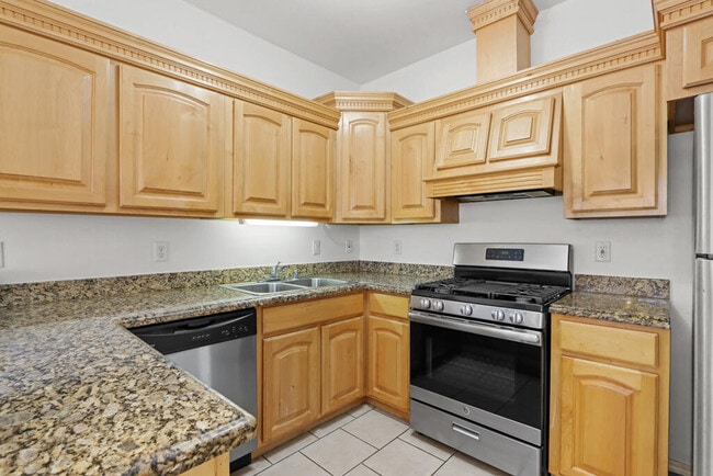 Building Photo - 561 Green Village Ct