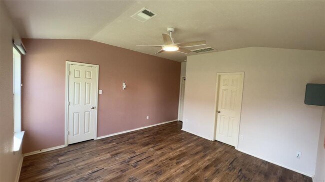 Building Photo - 700 Sweet Leaf Ln