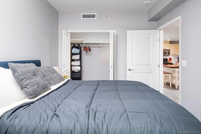 Building Photo - 1431 Pacific Hwy