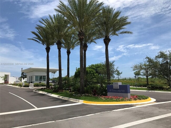 Building Photo - 14951 Royal Oaks Ln