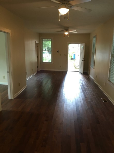 Building Photo - 3206 Woodbine Ave