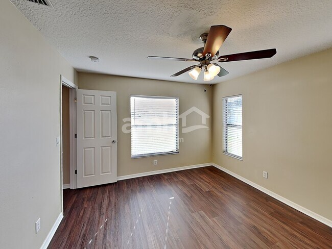 Building Photo - 6244 34th Pl E