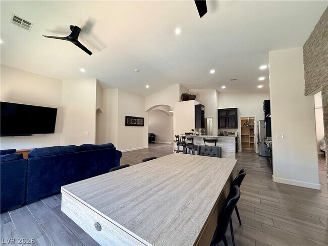 Building Photo - 8565 Hogan Falls Cir