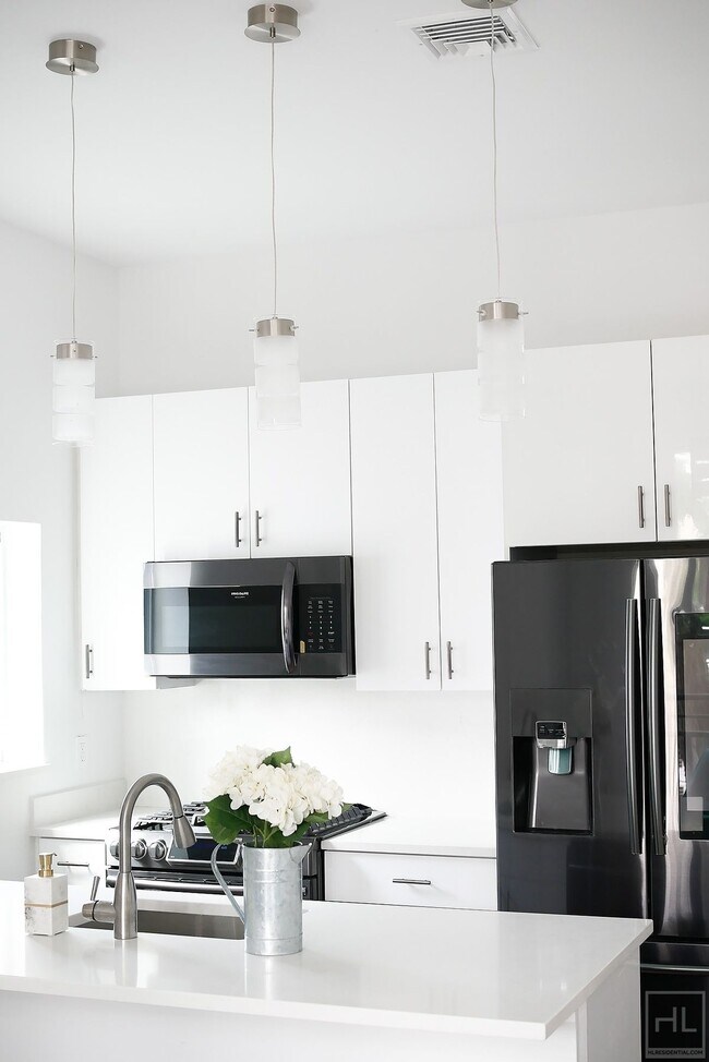 Building Photo - 36-20-36-29 29th St