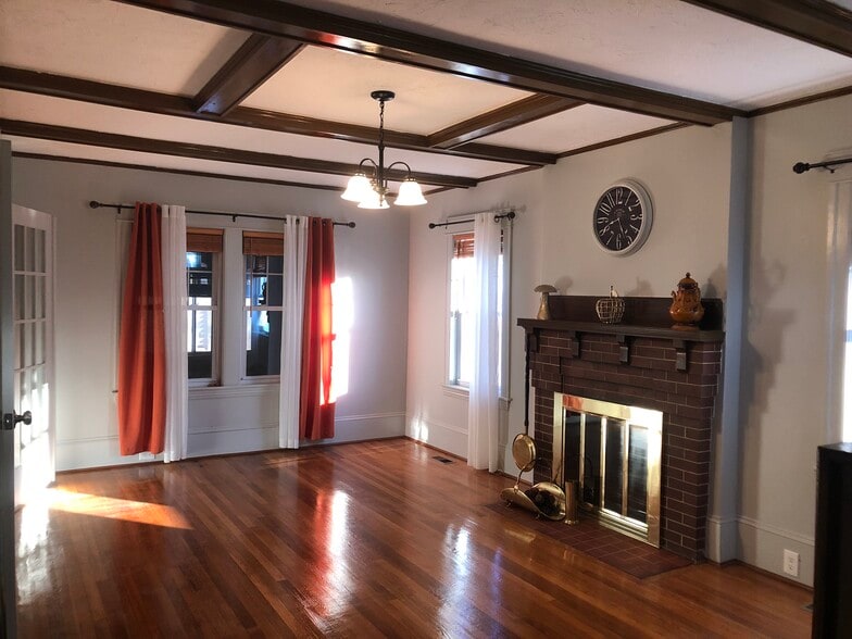 Building Photo - 61 Hadwen Rd