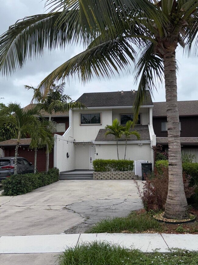 Building Photo - 12394 Westhampton Cir