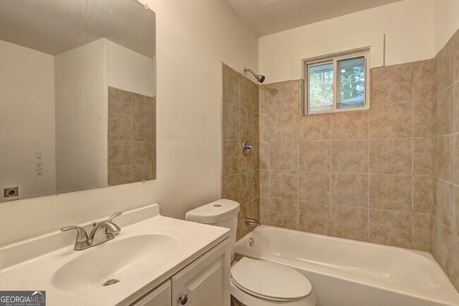 Building Photo - 1208 4th Ave W