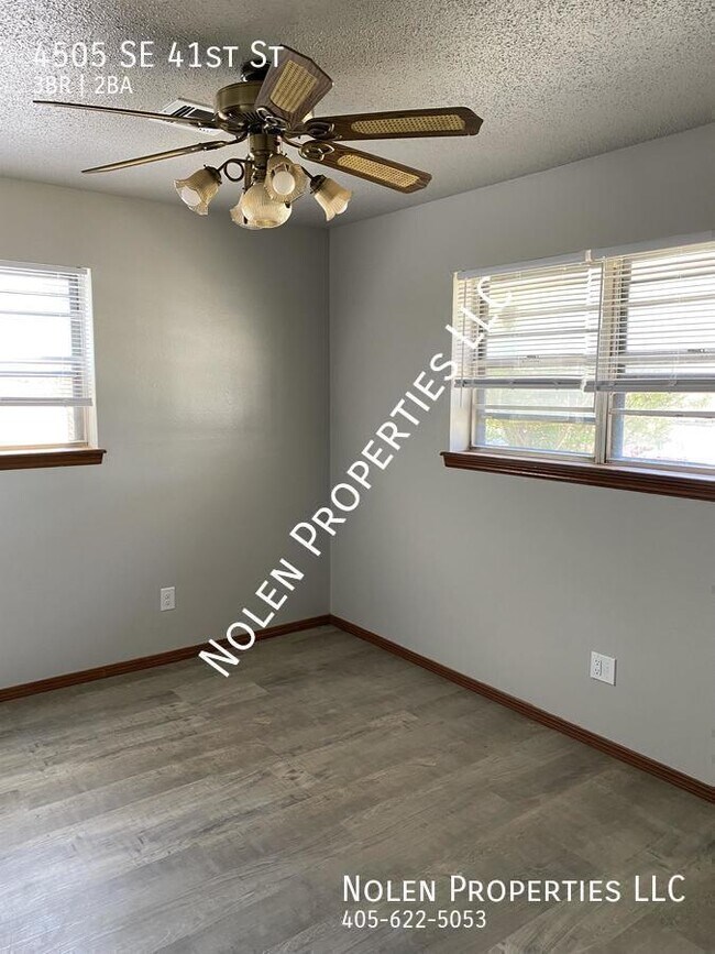 Building Photo - 4505 SE 41st St