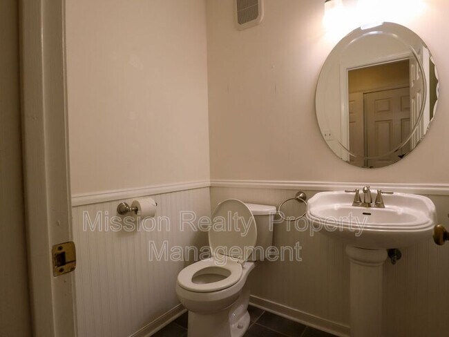 Building Photo - 4600 Cedar Cliff Rd