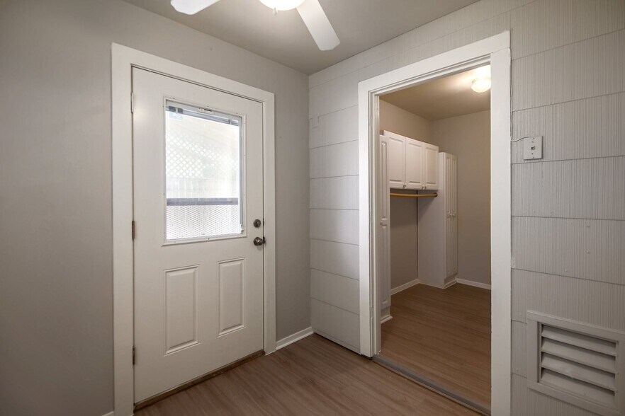 Building Photo - 1117 Colony N Dr