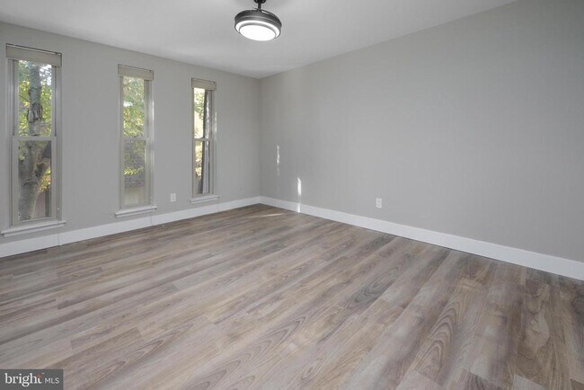 Building Photo - 25 S Church Rd