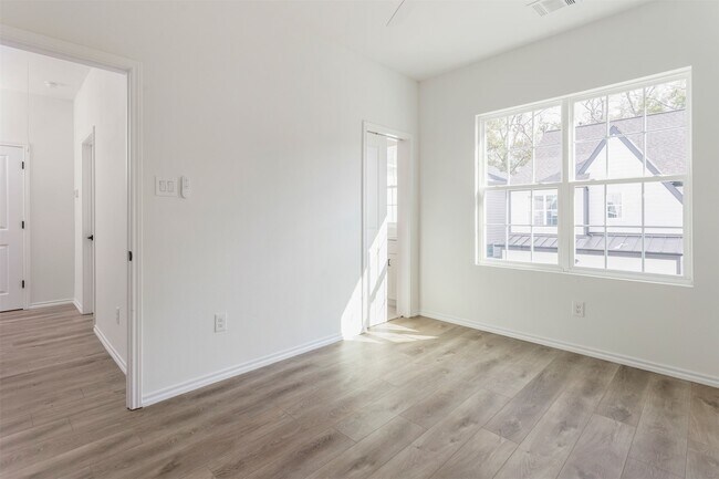 Building Photo - 1267 Oakmont Bnd Dr