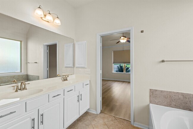 Building Photo - 9430 Harmony Lake Ln