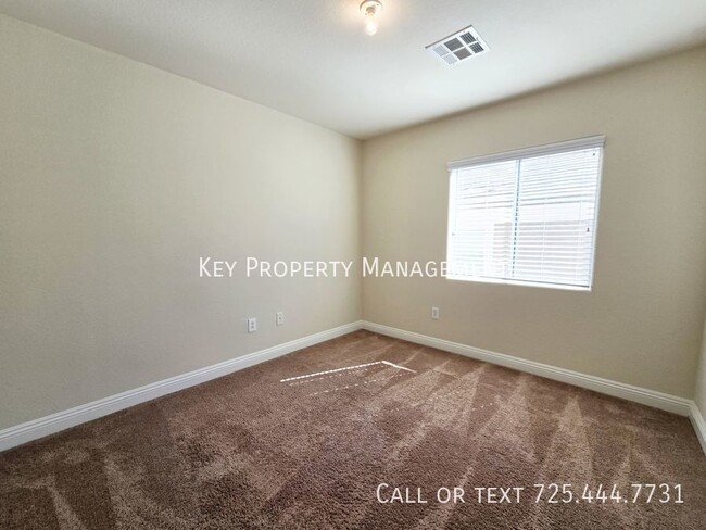 Building Photo - 3 BEDROOM TOWN-HOME IN NORTHWEST LAS VEGAS...