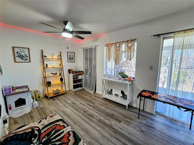 Building Photo - 633 Silver Pass