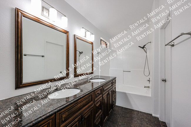 Building Photo - 967 E Rockwell Dr