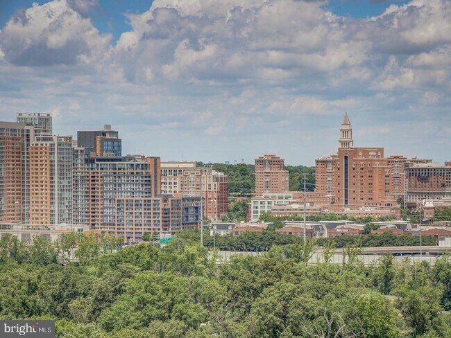 Building Photo - 2059 Huntington Ave