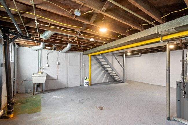 Building Photo - AVAILABLE MAY 1ST, Don't miss this UPDATED home in North Versailles!