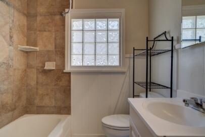 Building Photo - 2320 26th St