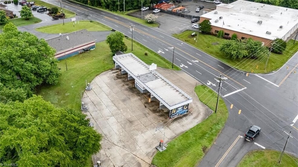 Building Photo - 207 W Stadium Dr