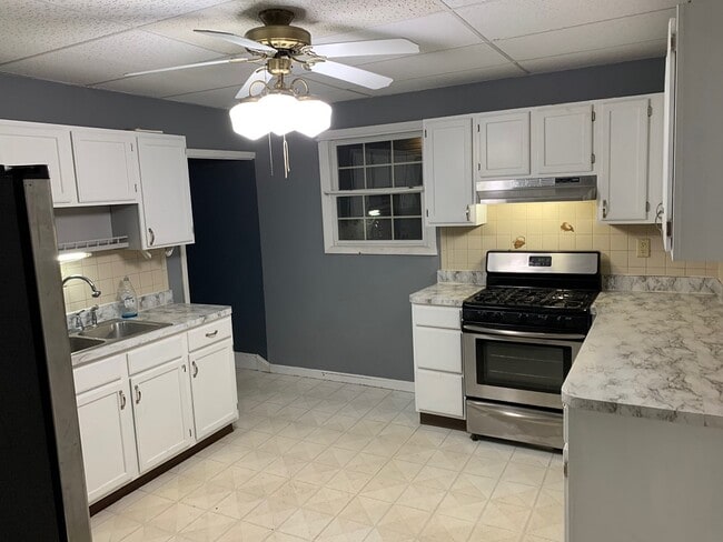 Building Photo - 745 E Benton St