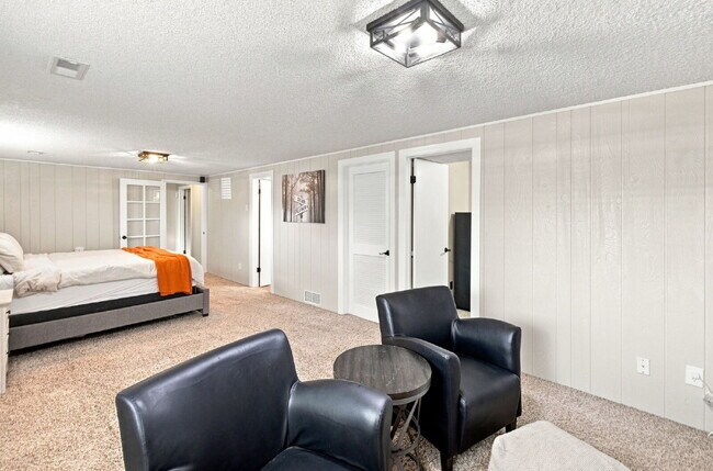 Building Photo - Beautiful 4BED/2BA Tri-Level Home in Widefield Country Club Heights