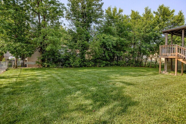 Building Photo - Spacious Split Entry with 2-Car Garage & Finished Basement!!
