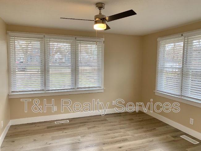 Building Photo - 6155 Broadway St