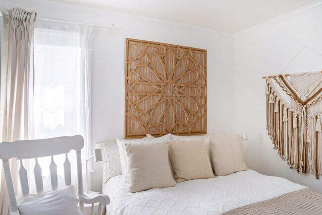 Building Photo - Charming 2BR Spanish Bungalow in Long Beach