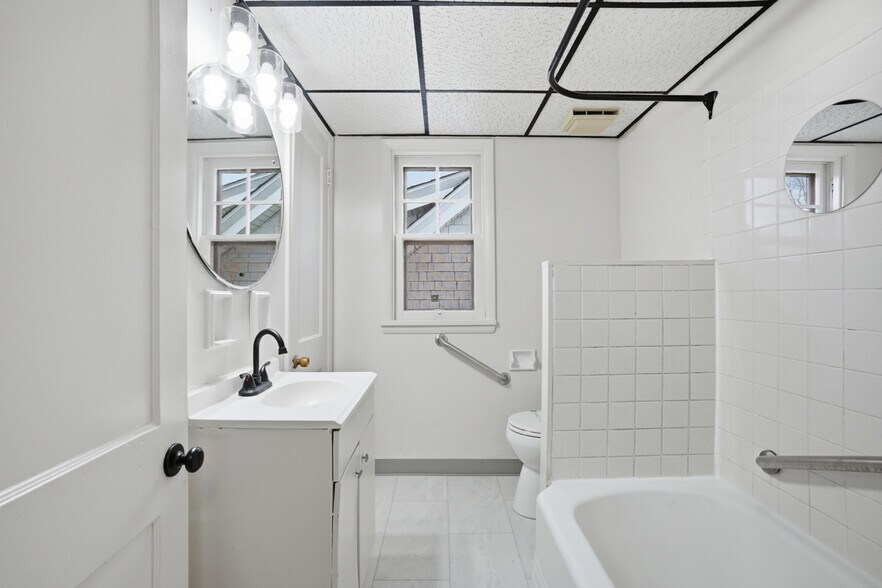 Building Photo - 107 Catskill Ave