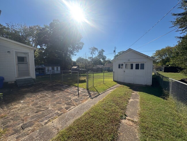 Building Photo - 1441 N 36th St
