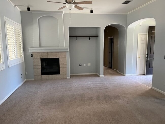 Building Photo - Desirable 3 bedroom 2 bath Home in Roseville