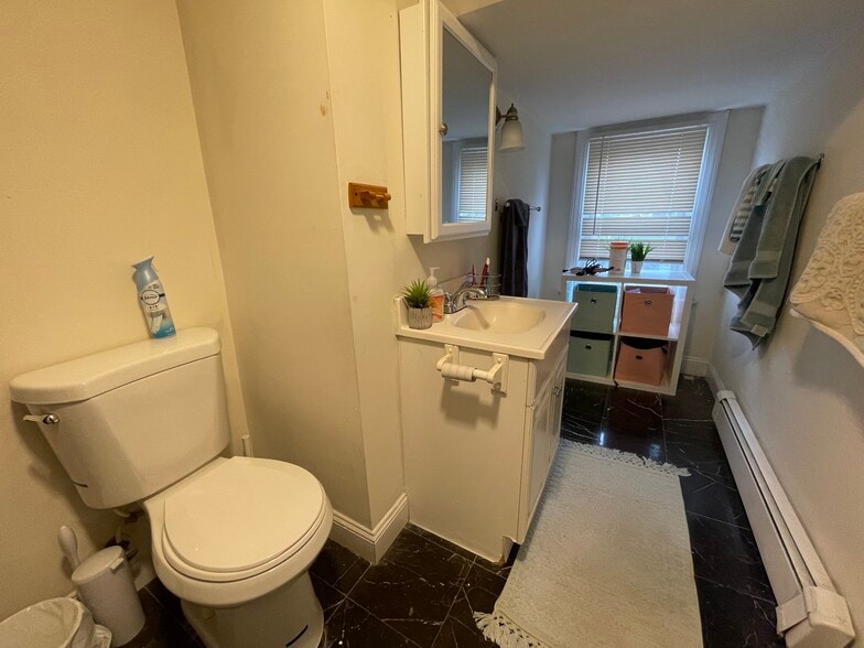 Building Photo - 74 Ashford St