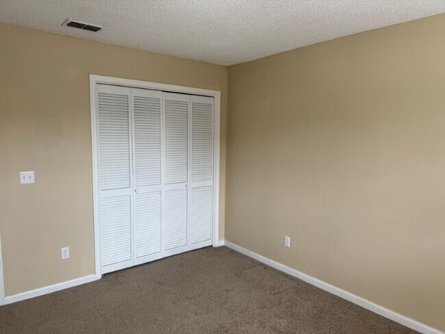 Building Photo - Home For Rent