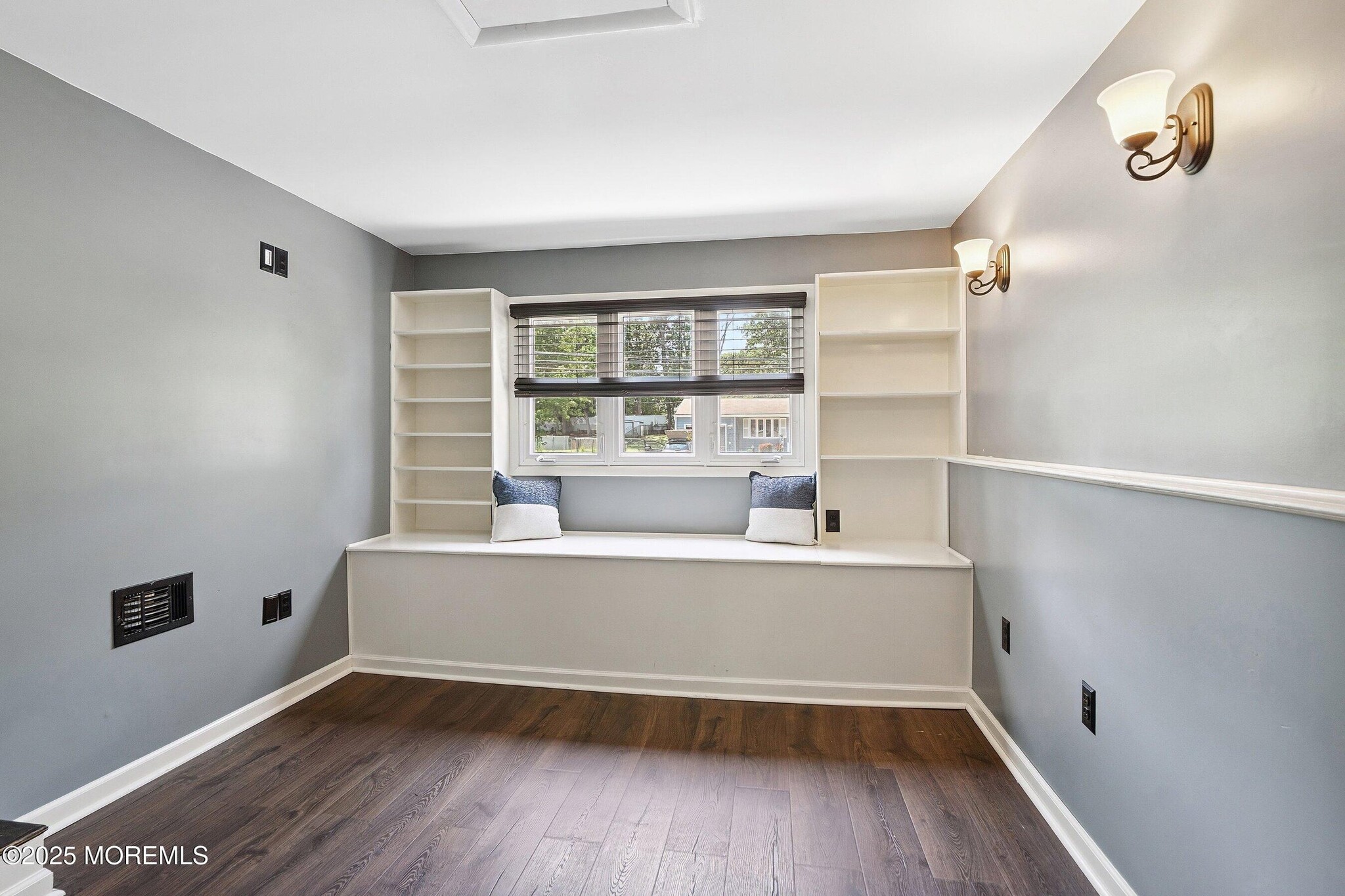 Building Photo - 6 Redwood Rd