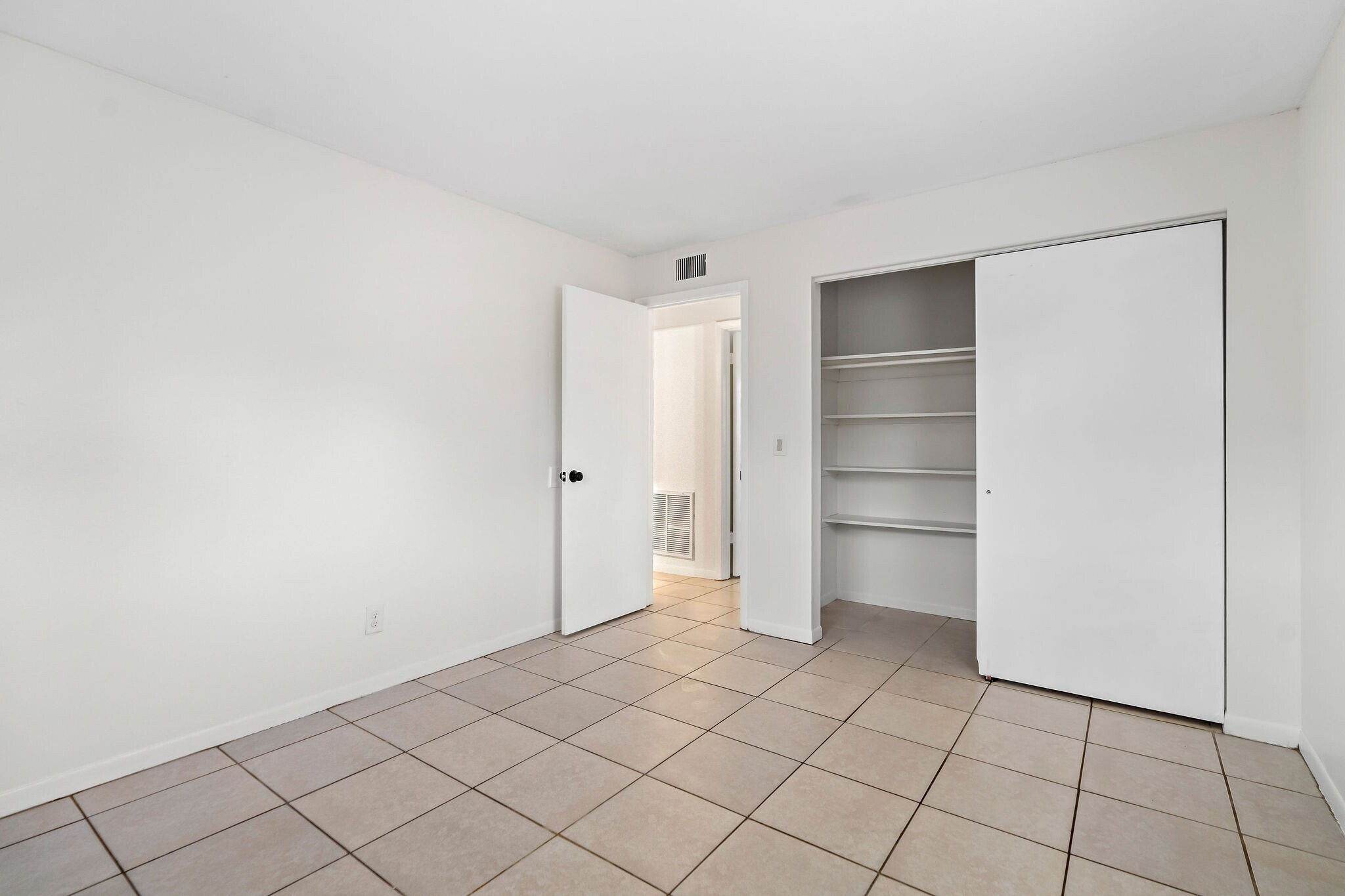 Building Photo - 1285 S Betty Ln