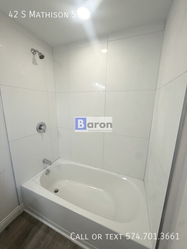 Building Photo - 42 S Mathison St