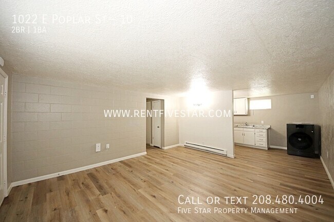 Building Photo - 1022 E Poplar St