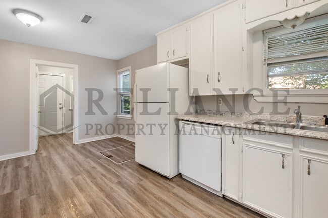 Building Photo - 1303 W 33rd St S