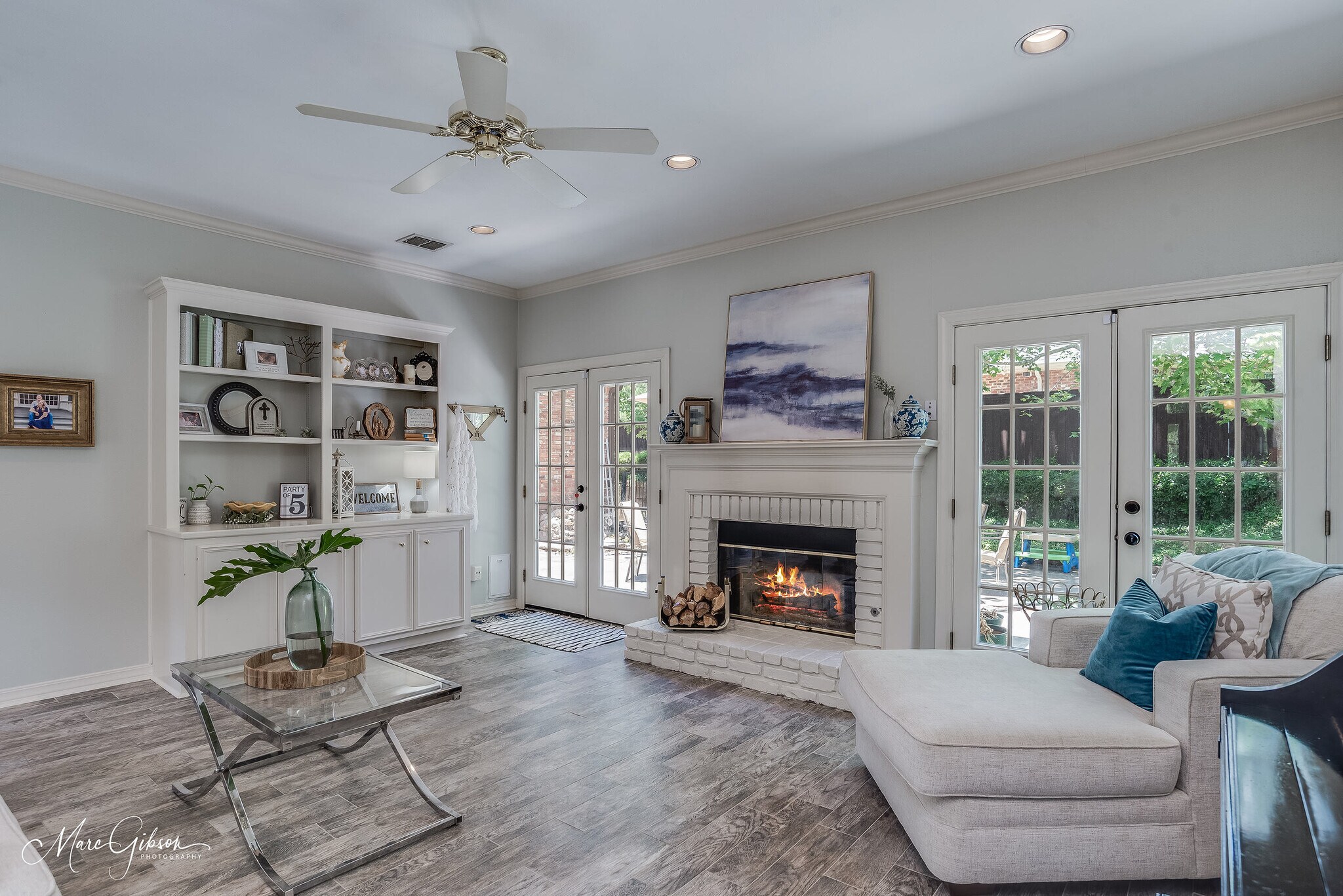 Building Photo - 1260 Capilano Dr