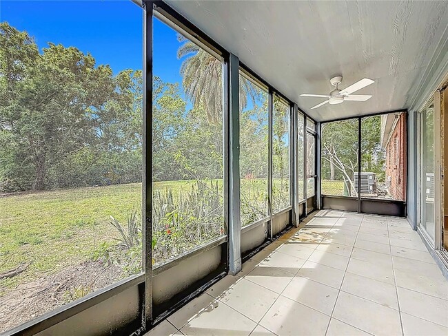 Building Photo - 200 Country Club Dr