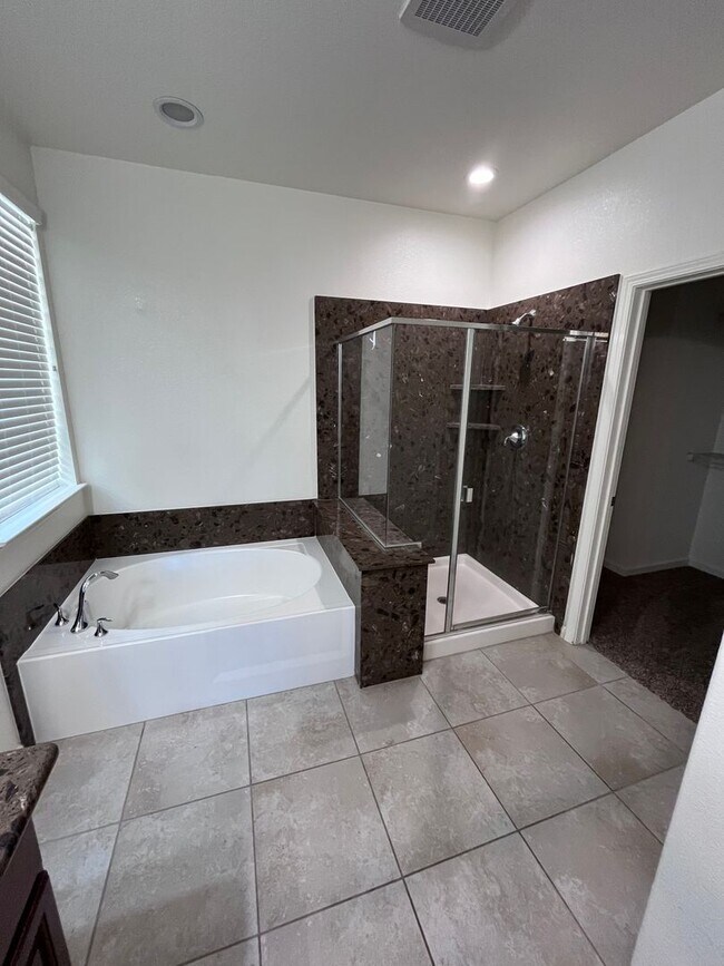 Building Photo - BEAUTIFUL FOUR BEDROOM HOME IN WESTPARK!!