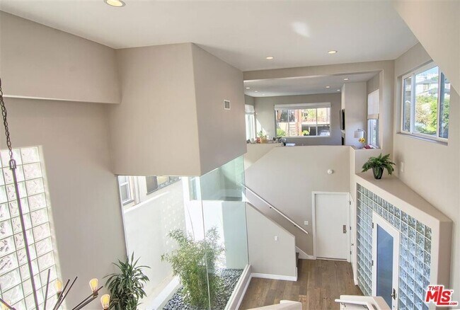 Building Photo - 2906 2nd St