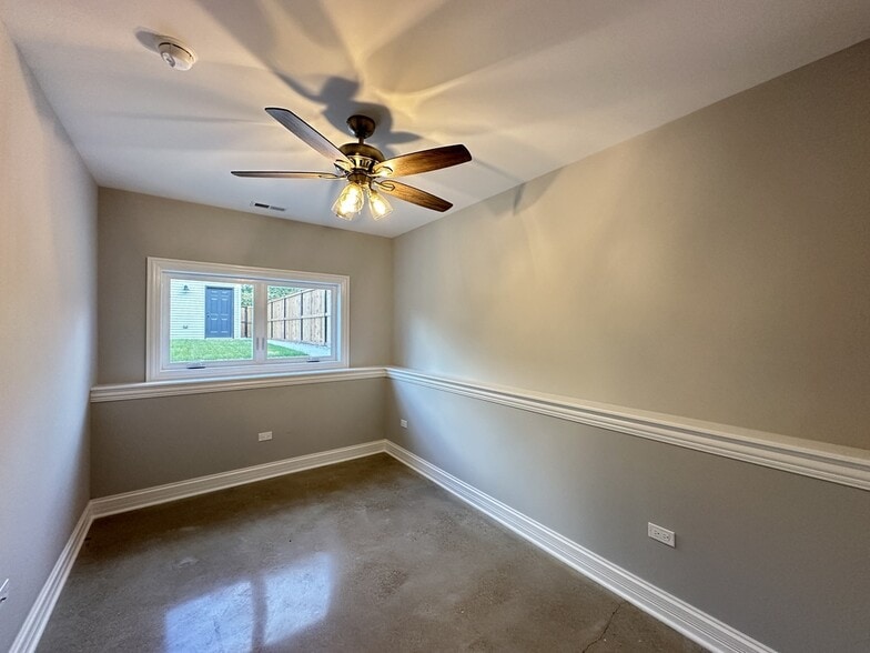 Building Photo - 527 N Springfield Ave