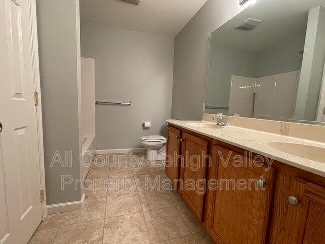 Building Photo - 1355 Mohr Cir