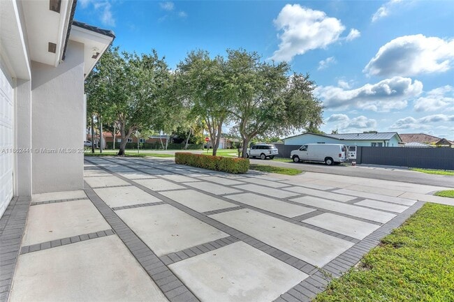 Building Photo - 6402 SW 93rd Pl